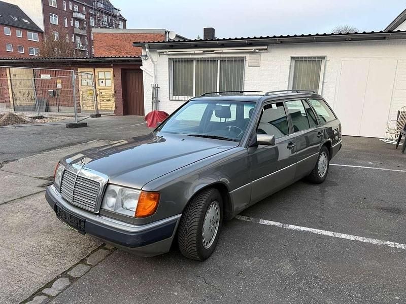 Gebraucht Mercedes E300 179 PS (131 kW) 1989 Grau Kombi
