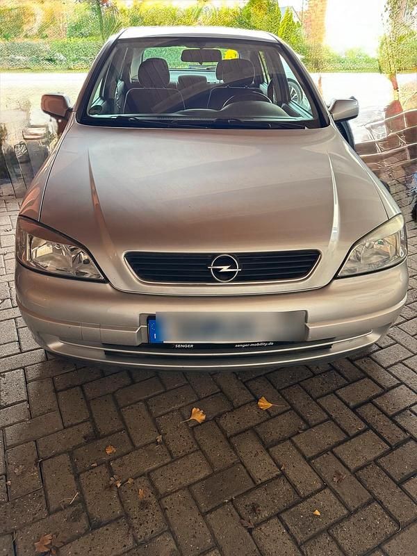 Silber Gebraucht 1999 Opel Astra Limousine | 1.001 € (Guter Preis) - Bild 1/4