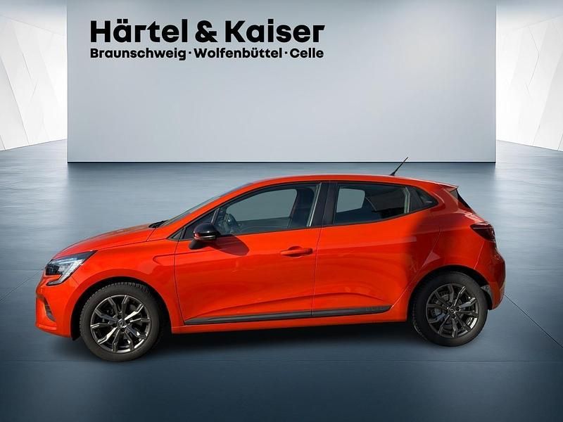 Gebraucht Renault Clio V Equilibre 91 PS (66 kW) 2022 Valencia orange (orange) Limousine