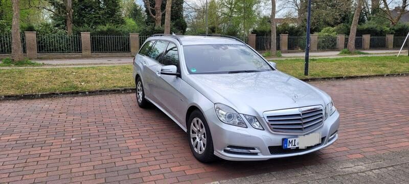 Silber Gebraucht 2011 Mercedes E250 Kombi | 9.600 € (Fairer Preis) - Bild 1/4