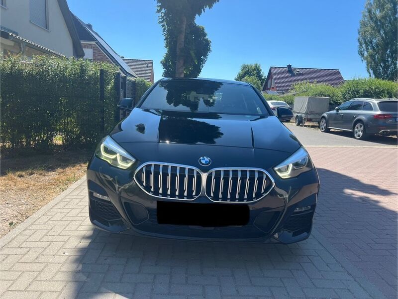 Schwarz Gebraucht 2021 BMW 218 Performance Coupé | 17.900 € - Bild 1/4