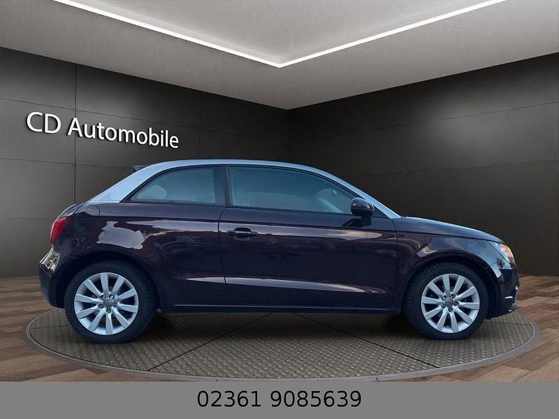 Gebraucht Audi A1 Attraction 90 PS (66 kW) 2012 Violett Limousine