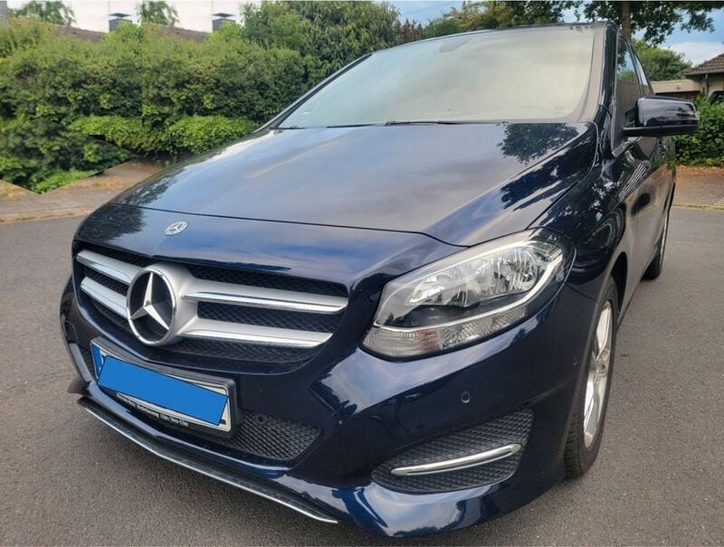Blau Gebraucht 2017 Mercedes B180 Edition Van / Kleinbus | 17.500 € (Guter Preis) - Bild 1/4