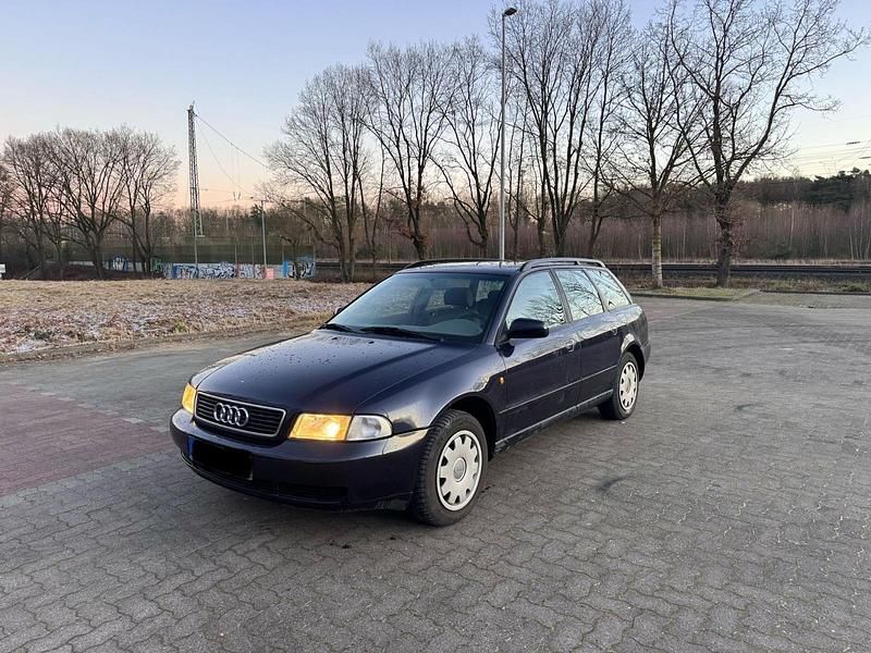 Gebraucht Audi A4 125 PS (91 kW) 1999 Blau Kombi
