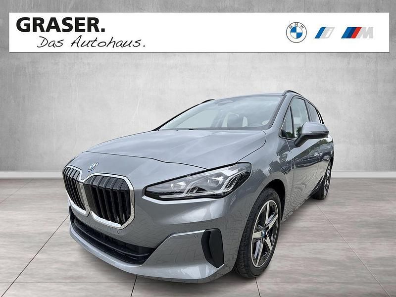 Grau Neu 2025 BMW 225 Sport Line Van / Kleinbus | 48.900 € (Etwas zu teuer) - Bild 1/4
