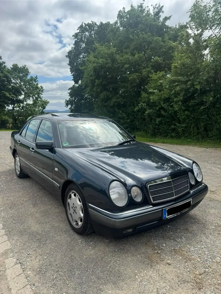 Gebraucht Mercedes E230 Elegance 150 PS (110 kW) 1997 Blau Limousine