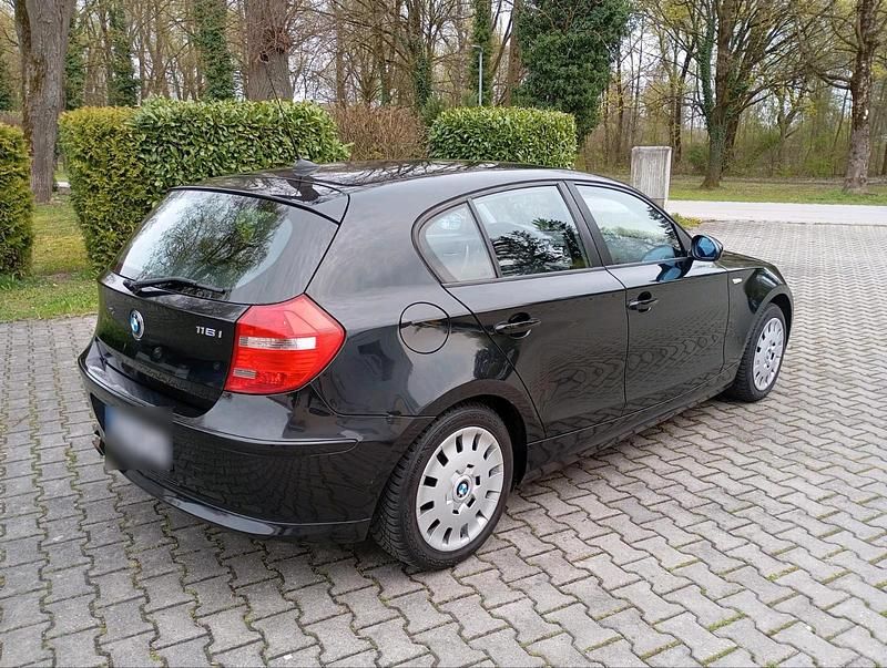 Second-hand BMW 116 115 CP (84 kW) 2007 Negru Hatchback