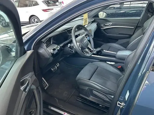 Gebraucht Audi Q8 e-tron S-Line 300 kW (408 PS) 2024 Plasmablau metallic SUV