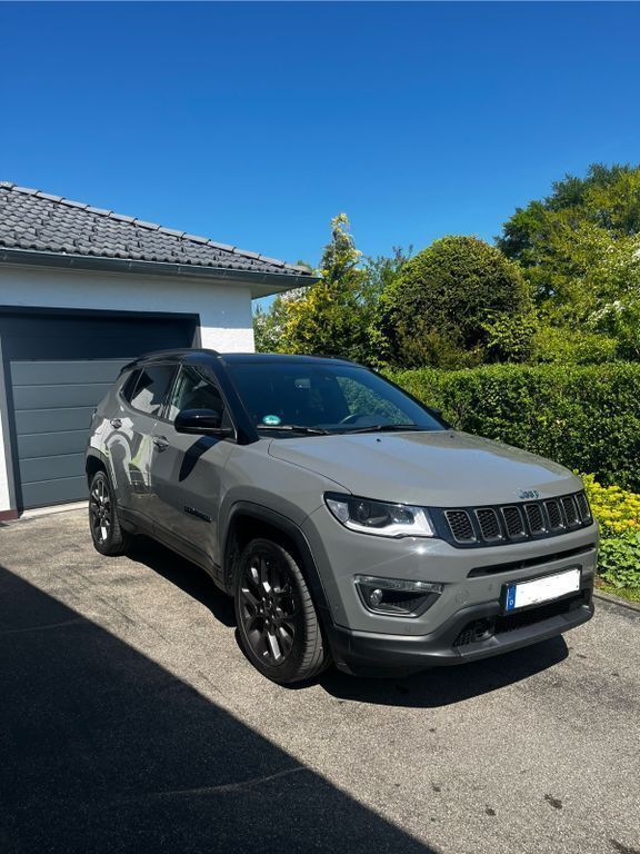 Grau Gebraucht 2021 Jeep Compass Longitude SUV | 22.099 € (Guter Preis) - Bild 1/4