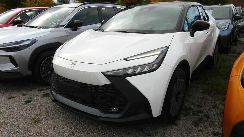 Super white 2 (040)/ black (20 Neu 2025 Toyota C-HR SUV | 32.990 € (Superpreis) - Bild 1/4