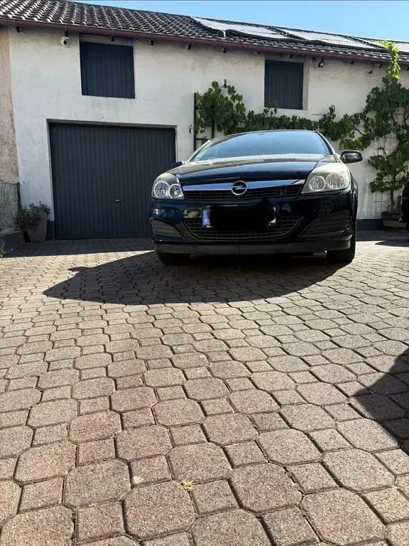 Gebraucht Opel Astra GTC Innovation 90 PS (66 kW) 2009 Schwarz Limousine