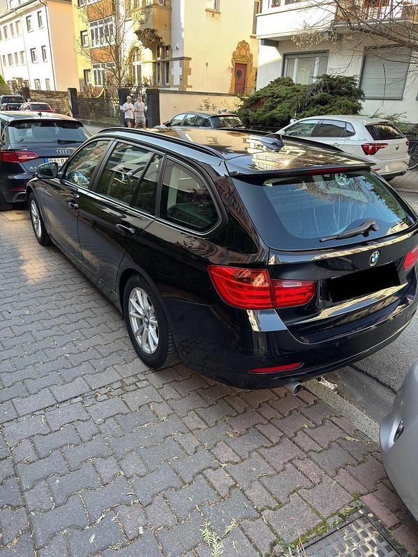 Gebraucht BMW 320 184 PS (135 kW) 2012 Schwarz Kombi
