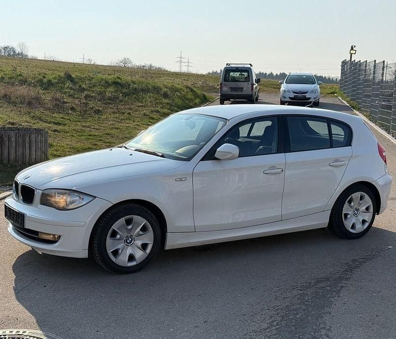 Gebraucht BMW 116 Advantage 122 PS (89 kW) 2010 Weiß Kleinwagen