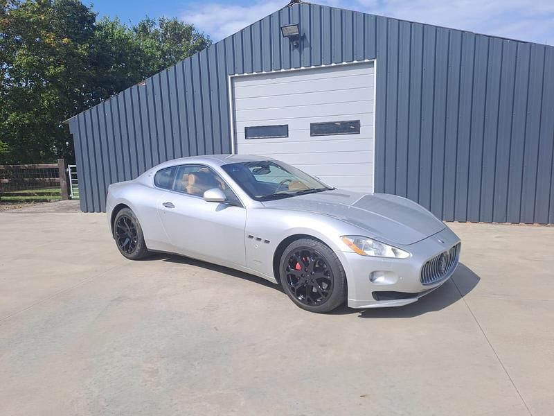 Silber Gebraucht 2012 Maserati Granturismo Coupé | 31.900 € - Bild 1/4