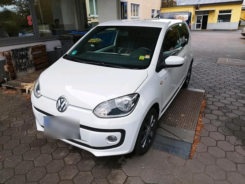 Weiß Gebraucht 2016 VW up! Cup Kleinwagen | 5.800 € (Guter Preis) - Bild 1/4