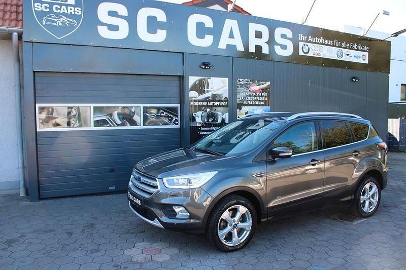 Grau Gebraucht 2017 Ford Kuga Titanium SUV | 15.999 € (Fairer Preis) - Bild 1/4