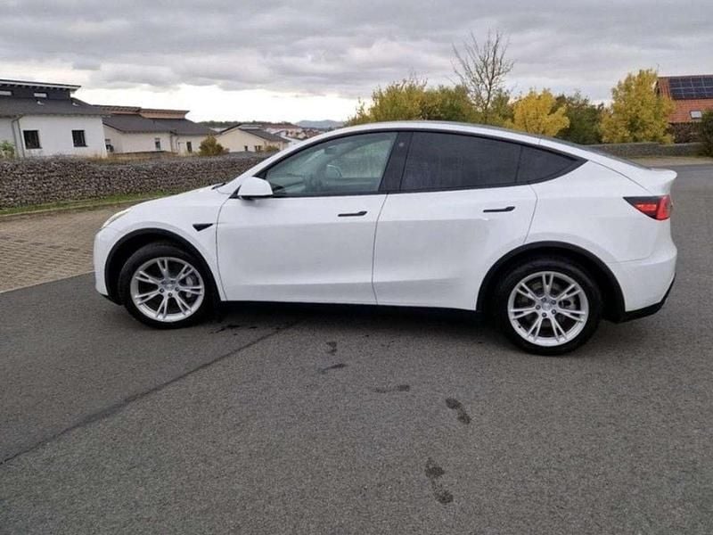 Weiß Gebraucht 2023 Tesla Model Y SUV | 33.000 € (Superpreis) - Bild 1/4
