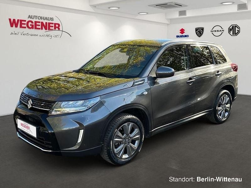 Titan dark grey metallic Gebraucht 2025 Suzuki Vitara Comfort SUV | 20.490 € (Guter Preis) - Bild 1/4