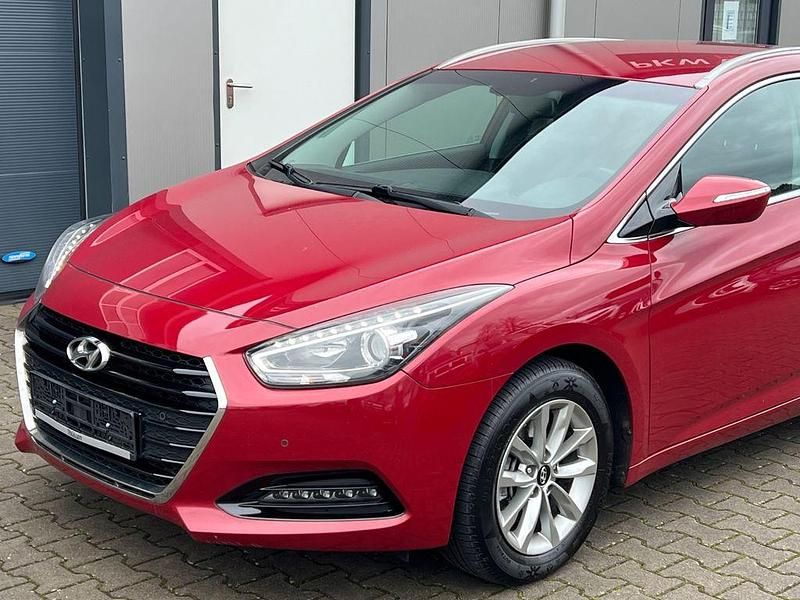 Gebraucht Hyundai i40 165 PS (121 kW) 2016 Rot Kombi