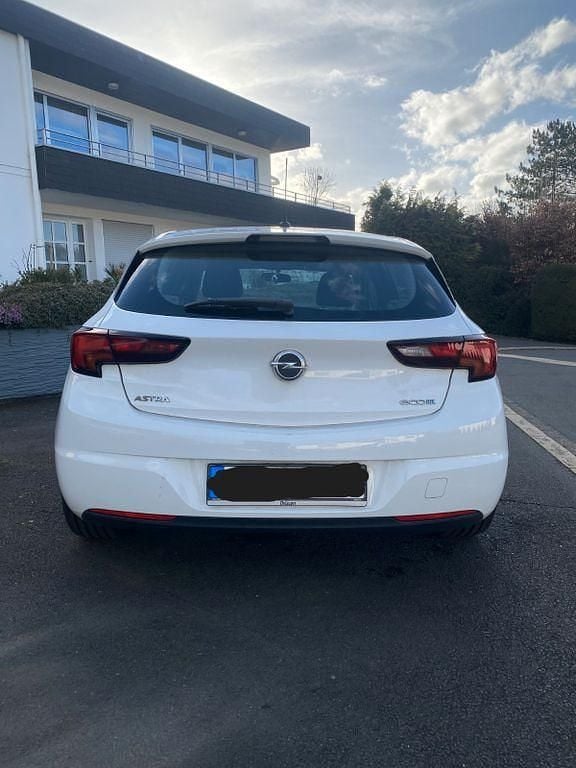 Gebraucht Opel Astra Active 105 PS (77 kW) 2016 Weiß Limousine