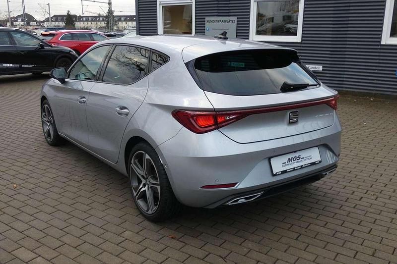 Gebraucht Seat Leon FR 150 PS (110 kW) 2021 "urban" silber Limousine