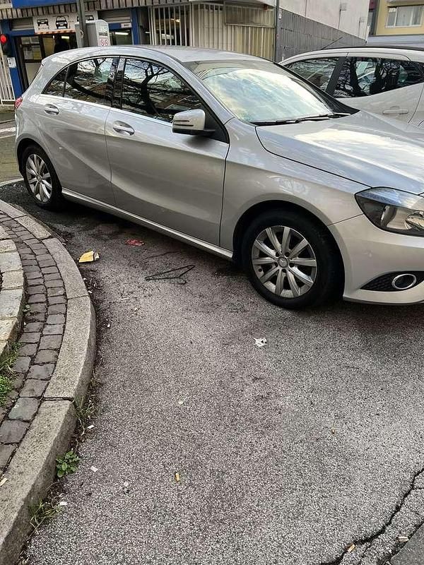 Gebraucht Mercedes A180 Edition 122 PS (89 kW) 2013 Limousine