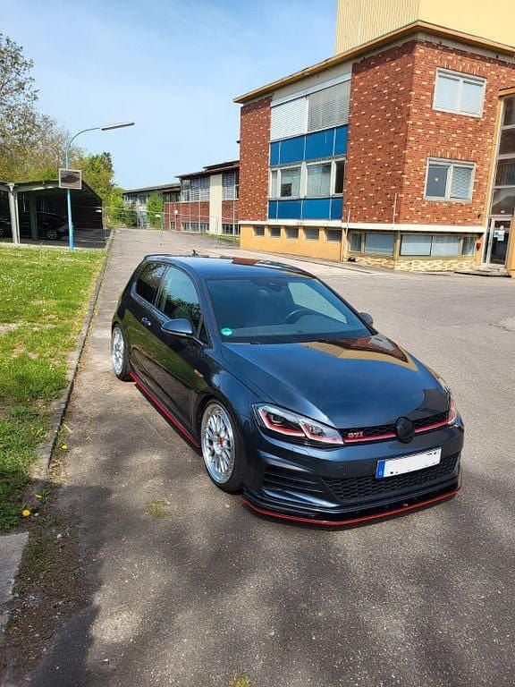 Blau Gebraucht 2018 VW Golf VII GTI Limousine | 21.650 € (Guter Preis) - Bild 1/4