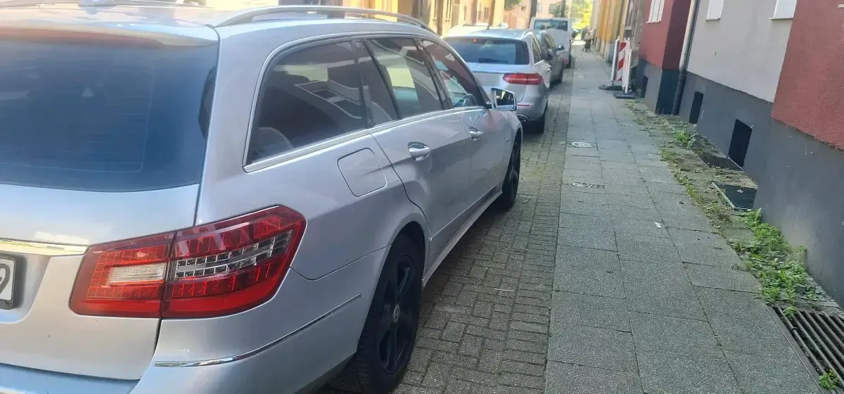 Gebraucht Mercedes E200 136 PS (100 kW) 2010 Silber Limousine