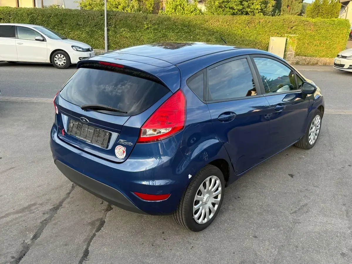 Gebraucht Ford Fiesta Trend 82 PS (60 kW) 2011 Blau Kleinwagen