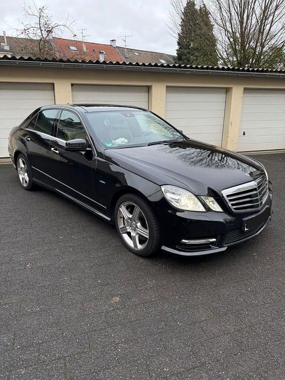 Gebraucht Mercedes E500 AMG 408 PS (300 kW) 2011 Schwarz Limousine
