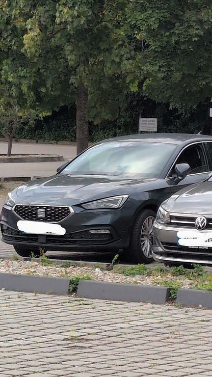 Blau Gebraucht 2021 Seat Leon XCELLENCE Limousine | 18.000 € (Fairer Preis) - Bild 1/4