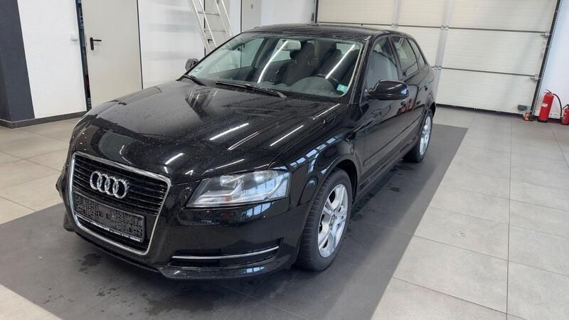 Schwarz Gebraucht 2012 Audi A3 Sportback Attraction Limousine | 3.490 € - Bild 1/4