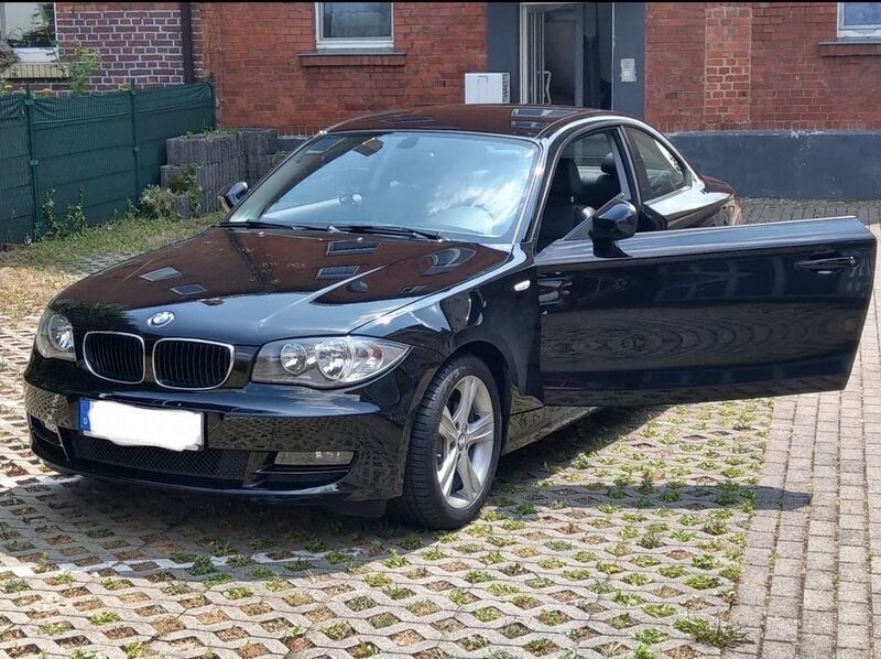 Schwarz Gebraucht 2010 BMW 120 Sport Line Kleinwagen | 5.490 € (Fairer Preis) - Bild 1/4
