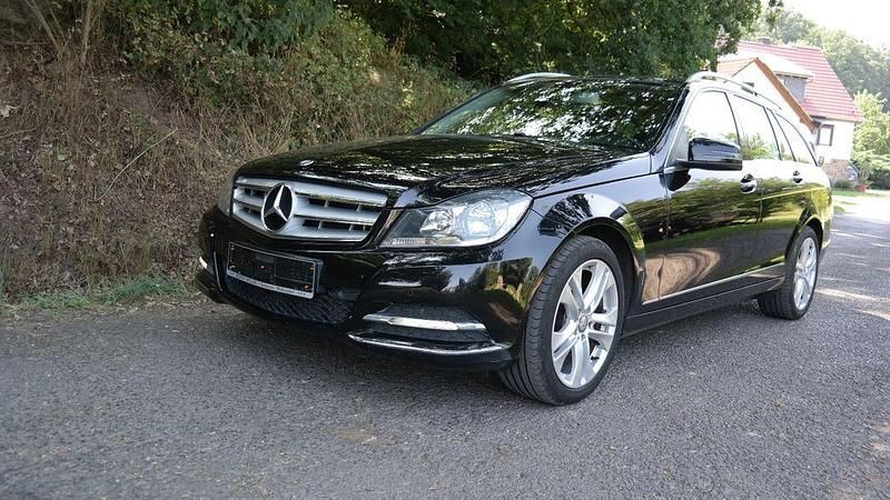 Schwarz Gebraucht 2013 Mercedes C180 Limousine | 6.900 € (Superpreis) - Bild 1/4