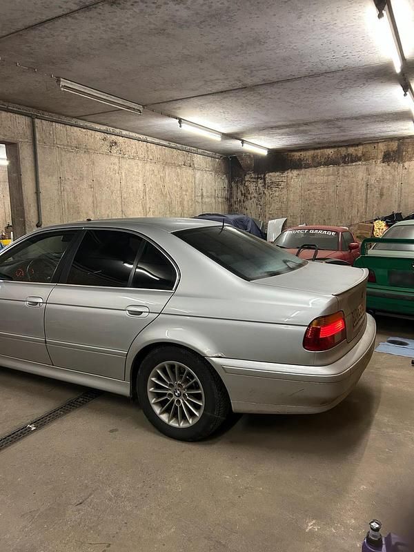 Gebraucht BMW 525 163 PS (119 kW) 2001 Silber Limousine