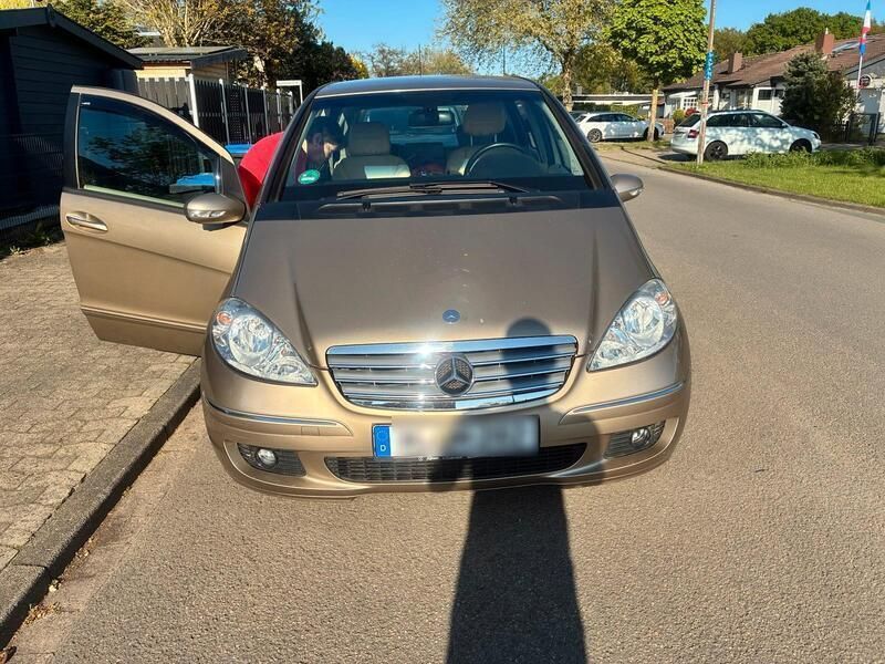 Gold Gebraucht 2007 Mercedes B160 Van / Kleinbus | 3.800 € - Bild 1/4