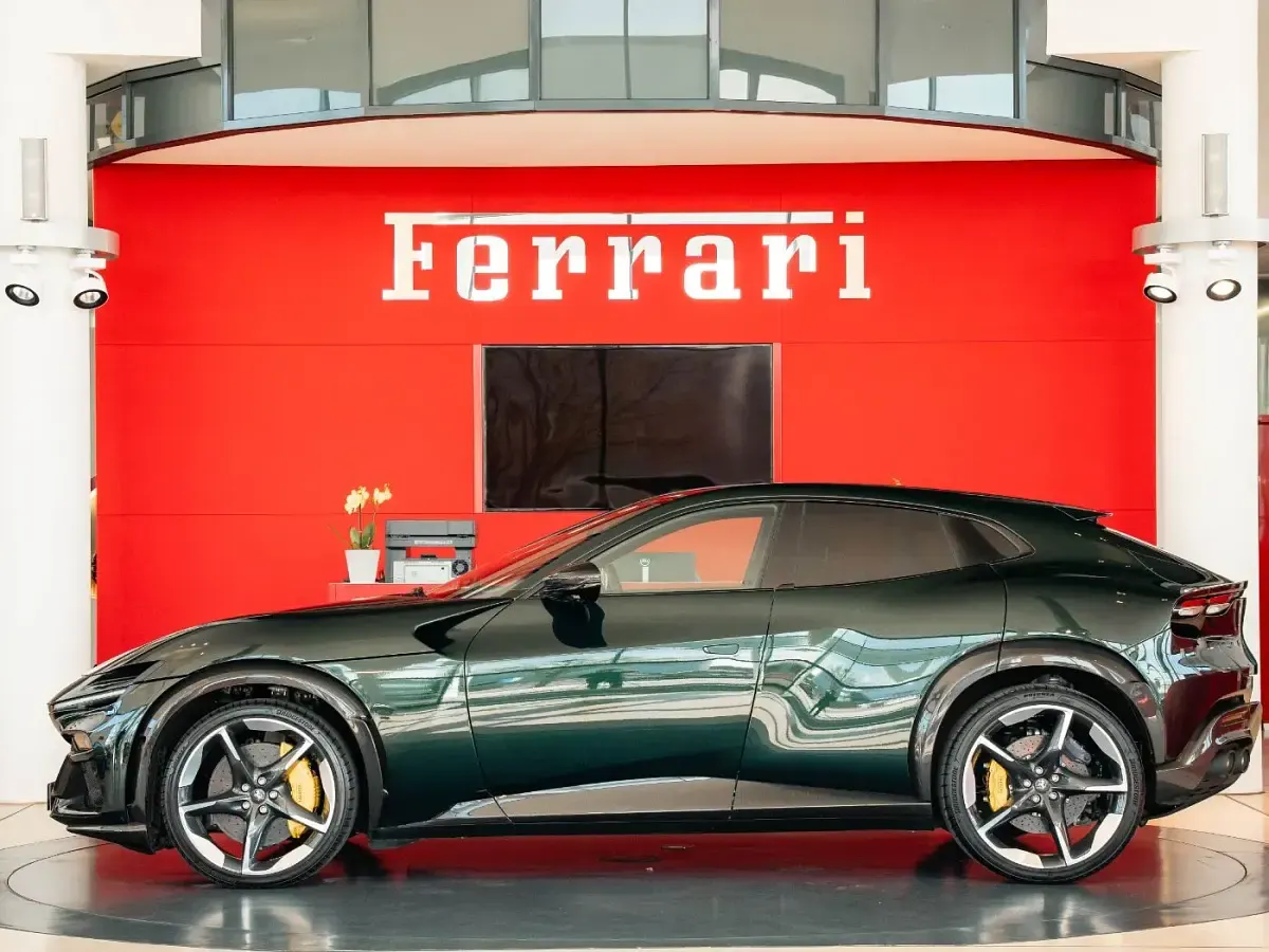 Second-hand Ferrari Purosangue 725 CP (533 kW) 2025 Verde SUV