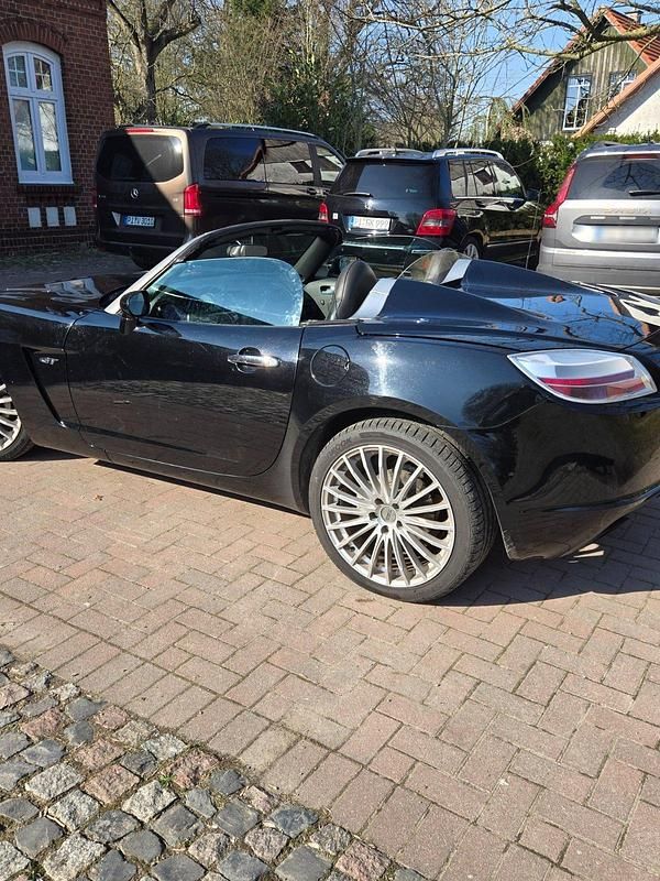 Usado Opel GT 264 HP (194 kW) 2008 Preto Cabrios