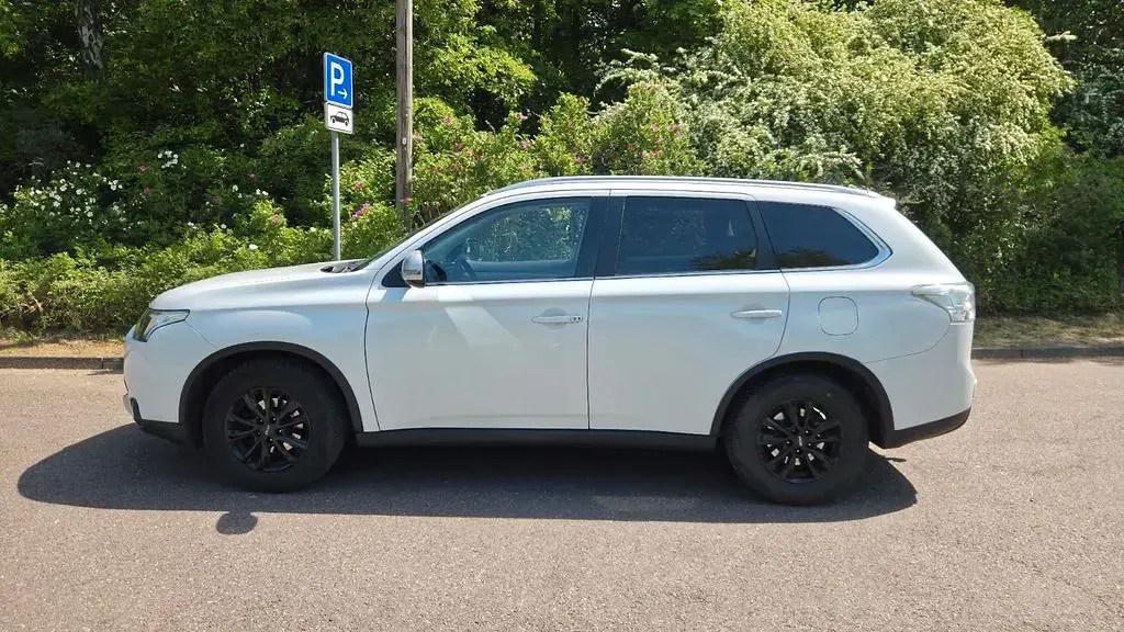 Gebraucht Mitsubishi Outlander Diamant Edition 150 PS (110 kW) 2015 Weiß SUV