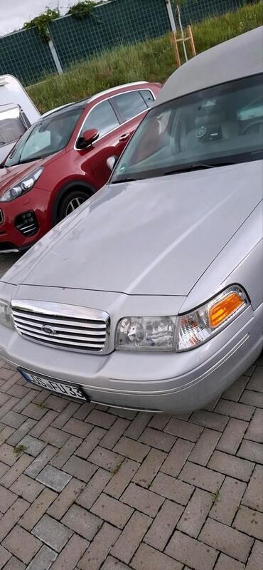 Grau Gebraucht 1999 Ford Crown Victoria Limousine | 8.000 € - Bild 1/4