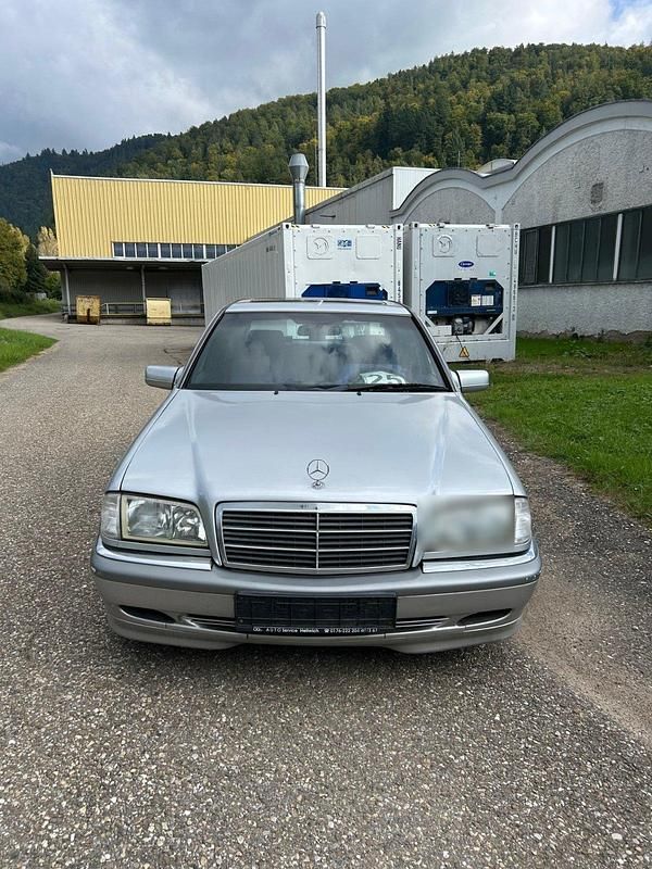Silber Gebraucht 1999 Mercedes C220 Limousine | 2.600 € (Etwas zu teuer) - Bild 1/4
