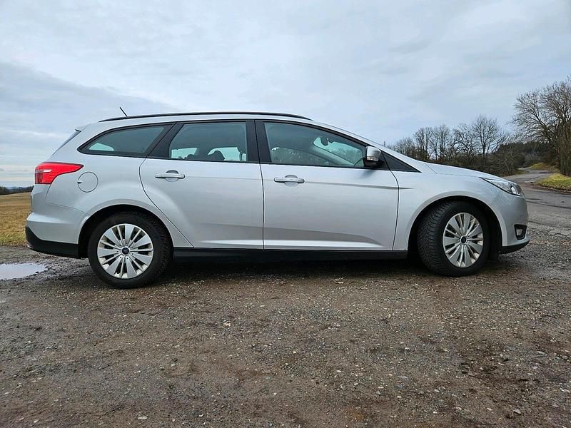 Gebraucht Ford Focus Business Edition 120 PS (88 kW) 2017 Silber Kombi