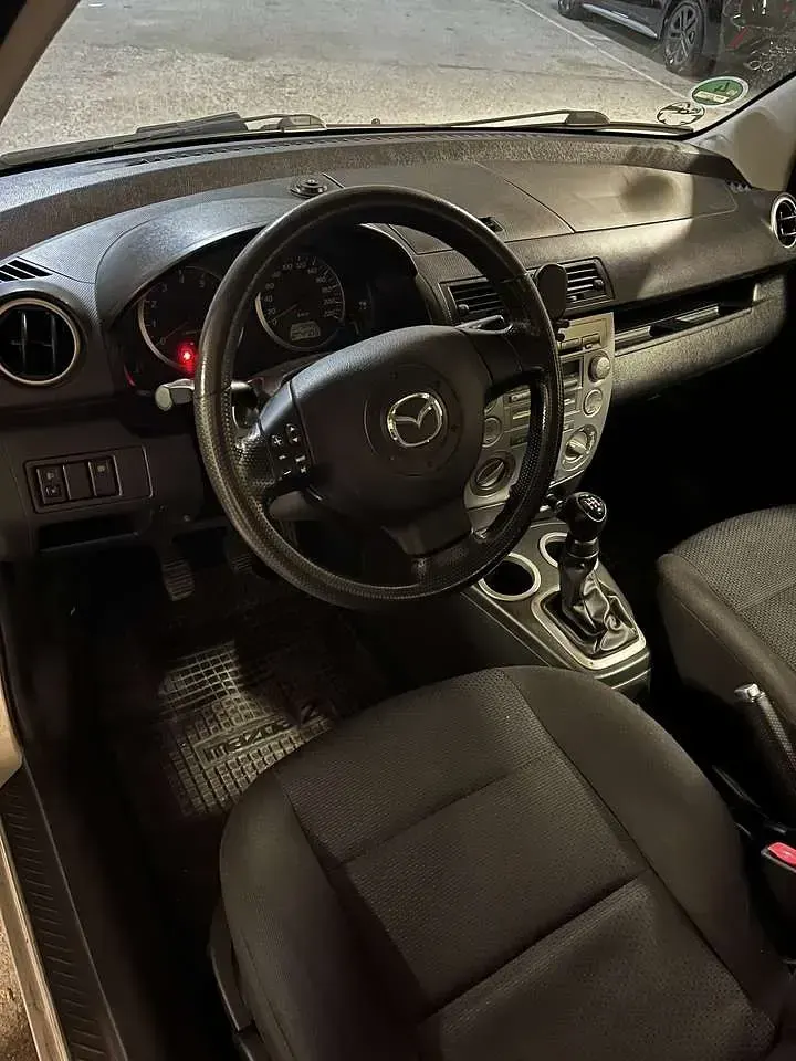 Usata Mazda 2 Active 80 CV (58 kW) 2005 Argento Utilitaria