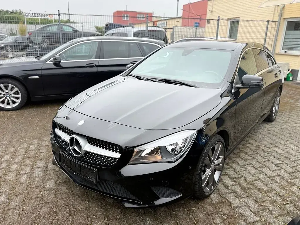 Gebraucht Mercedes CLA180 Shooting Brake 122 PS (89 kW) 2015 Schwarz Kombi
