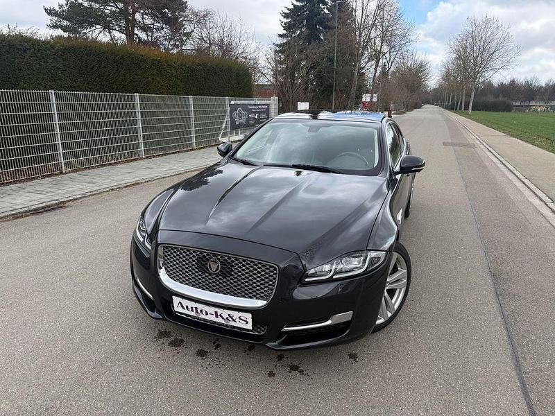 Gebraucht Jaguar XJ Portfolio 300 PS (220 kW) 2017 Grau Limousine