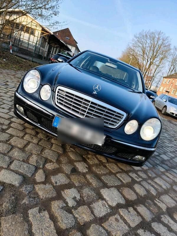 Blau Gebraucht 2005 Mercedes E350 Limousine | 4.999 € (Superpreis) - Bild 1/4