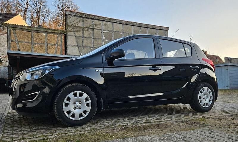 Gebraucht Hyundai i20 86 PS (63 kW) 2014 Schwarz Kleinwagen