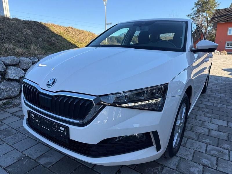 Gebraucht Skoda Scala Cool Plus 110 PS (80 kW) 2021 Weiß Kleinwagen