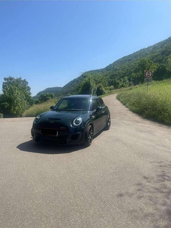 Grün Gebraucht 2020 Mini John Cooper Works Kleinwagen | 28.990 € (Fairer Preis) - Bild 1/4