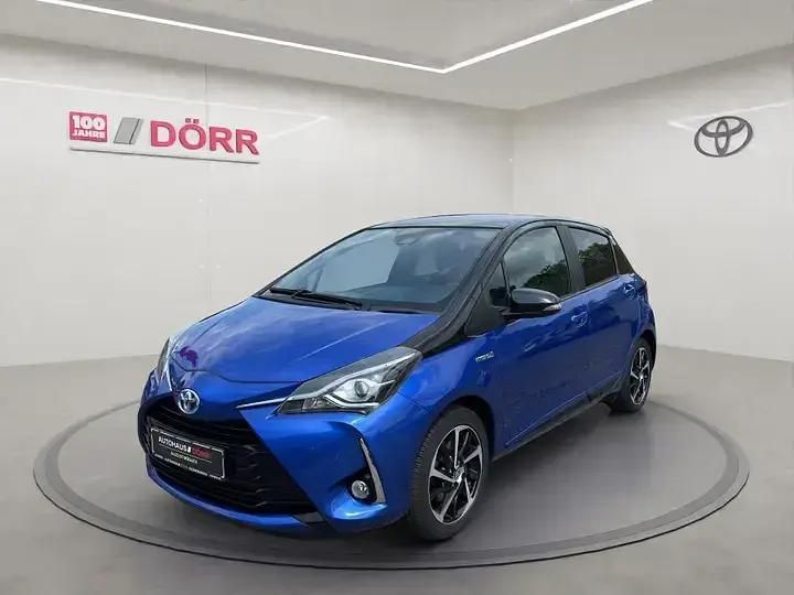Weiß Gebraucht 2020 Toyota Yaris Hybrid Team | 15.880 € (Superpreis) - Bild 1/4